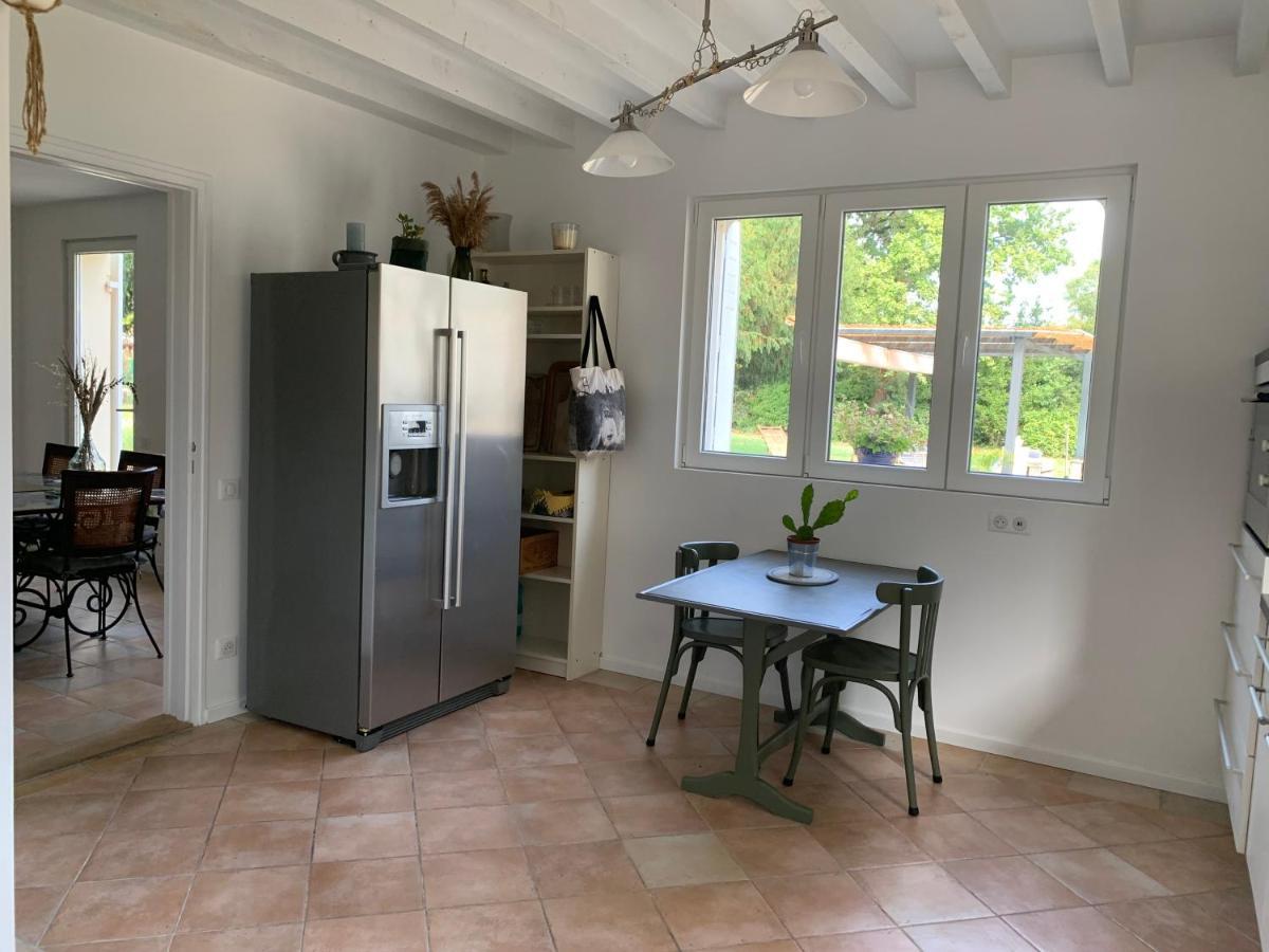 Ambares-et-Lagrave Batisse En Pierre XVII Siecle 115 M² Avec Terrasse 빌라 외부 사진