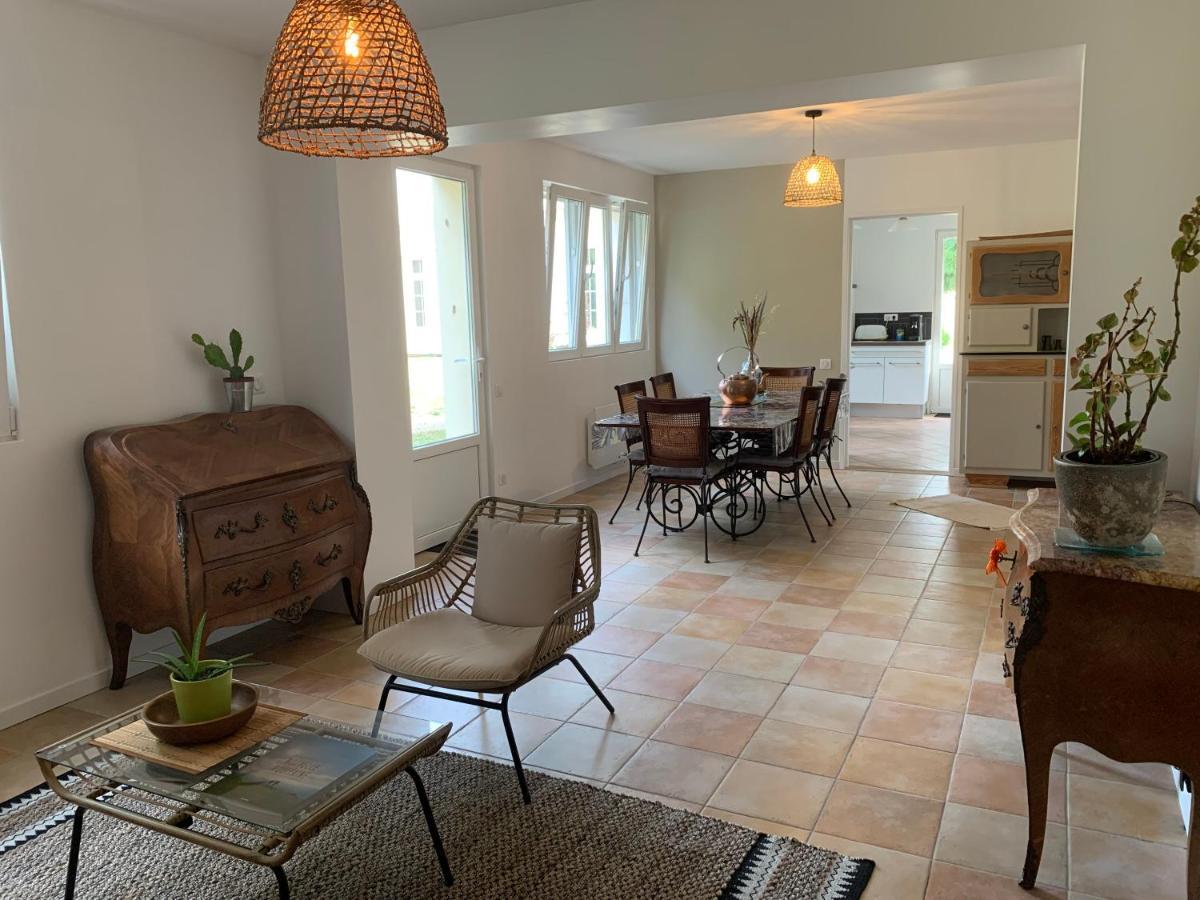 Ambares-et-Lagrave Batisse En Pierre XVII Siecle 115 M² Avec Terrasse 빌라 외부 사진