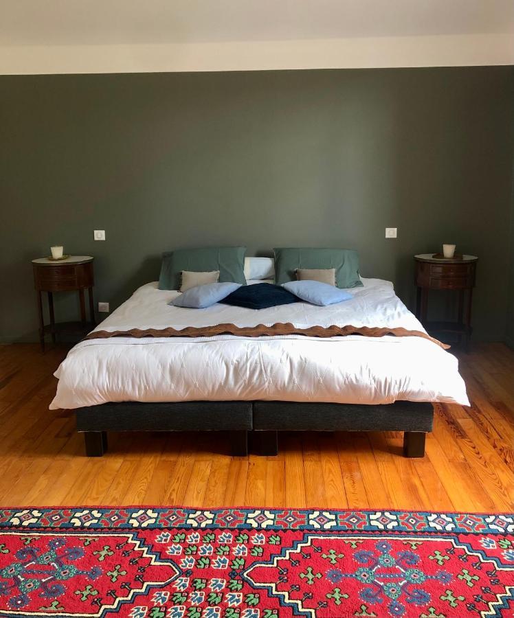 Ambares-et-Lagrave Batisse En Pierre XVII Siecle 115 M² Avec Terrasse 빌라 외부 사진