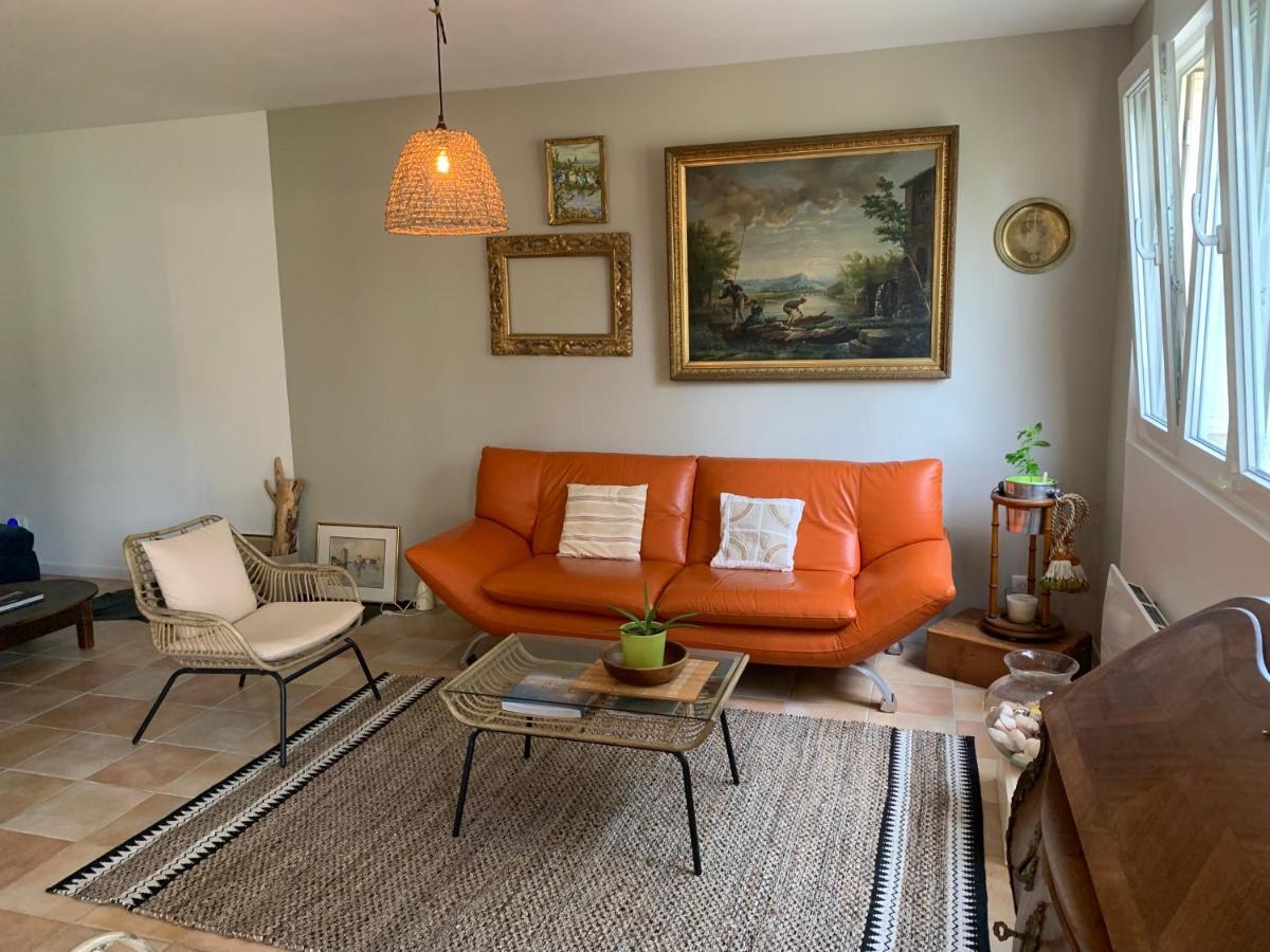 Ambares-et-Lagrave Batisse En Pierre XVII Siecle 115 M² Avec Terrasse 빌라 외부 사진