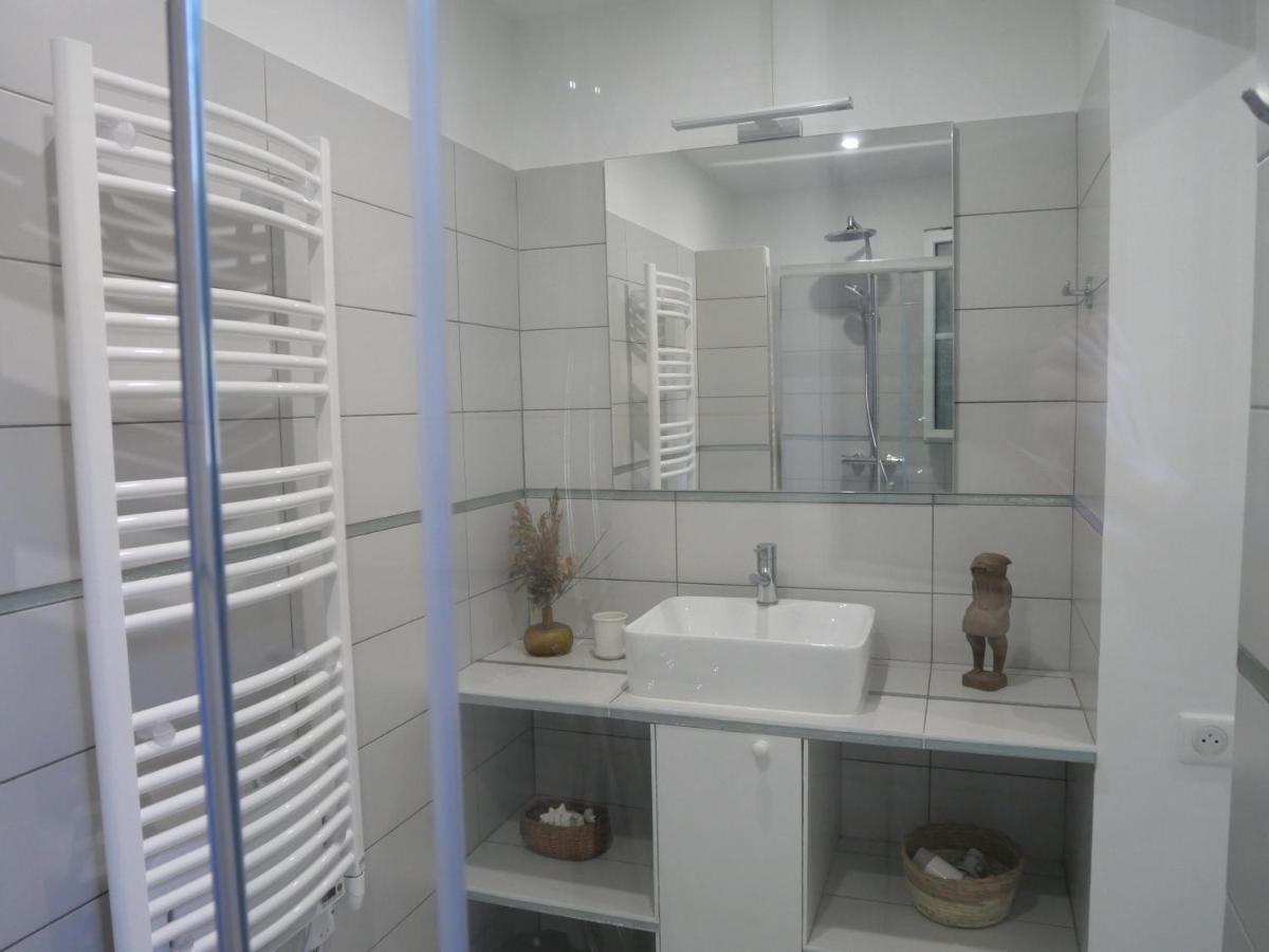 Ambares-et-Lagrave Batisse En Pierre XVII Siecle 115 M² Avec Terrasse 빌라 외부 사진