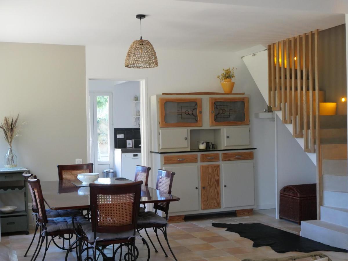 Ambares-et-Lagrave Batisse En Pierre XVII Siecle 115 M² Avec Terrasse 빌라 외부 사진