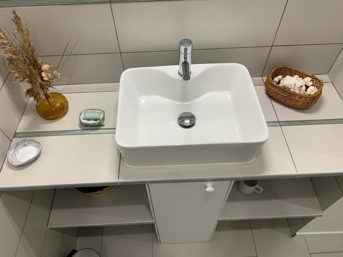 Ambares-et-Lagrave Batisse En Pierre XVII Siecle 115 M² Avec Terrasse 빌라 외부 사진