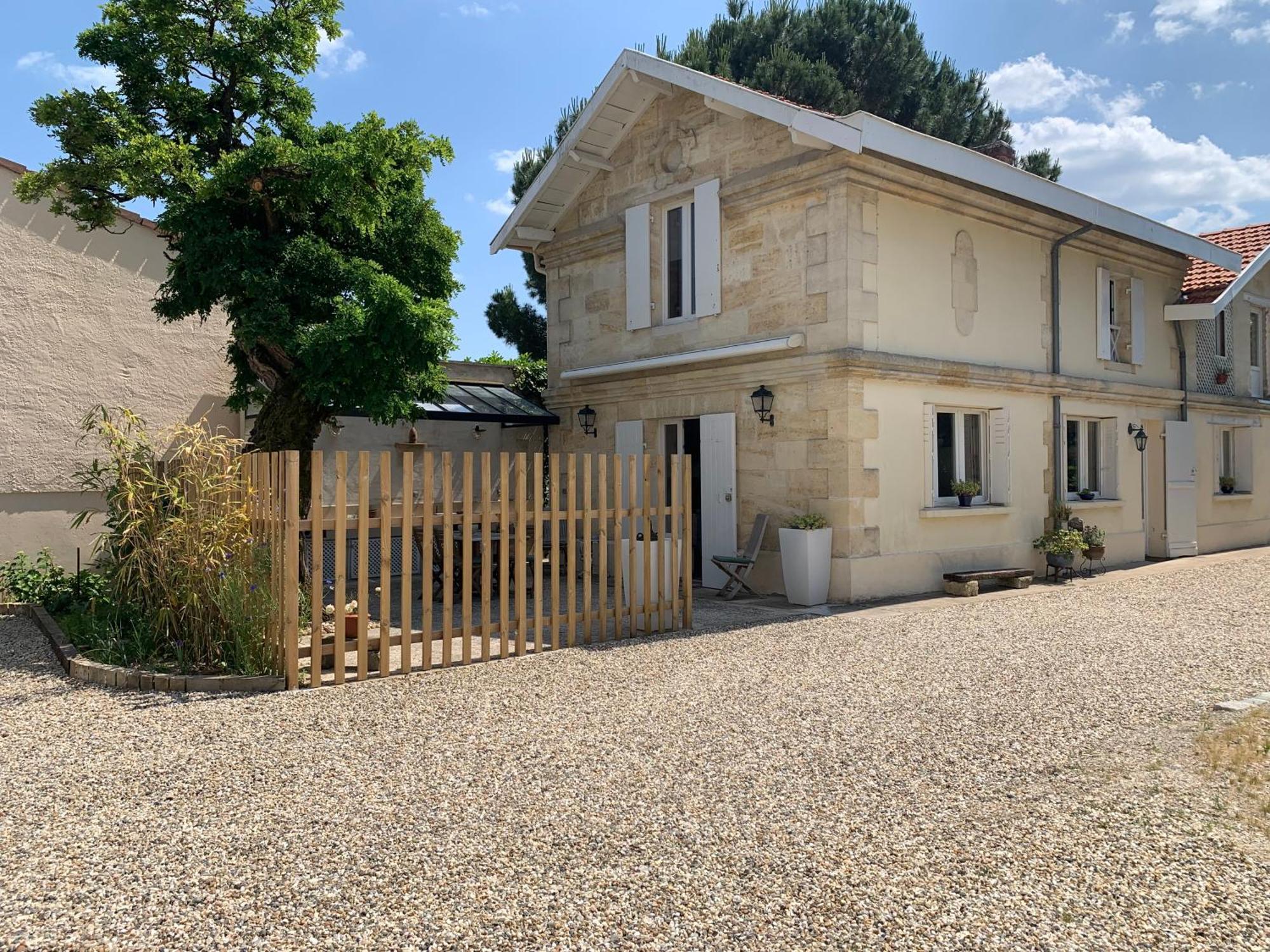 Ambares-et-Lagrave Batisse En Pierre XVII Siecle 115 M² Avec Terrasse 빌라 외부 사진