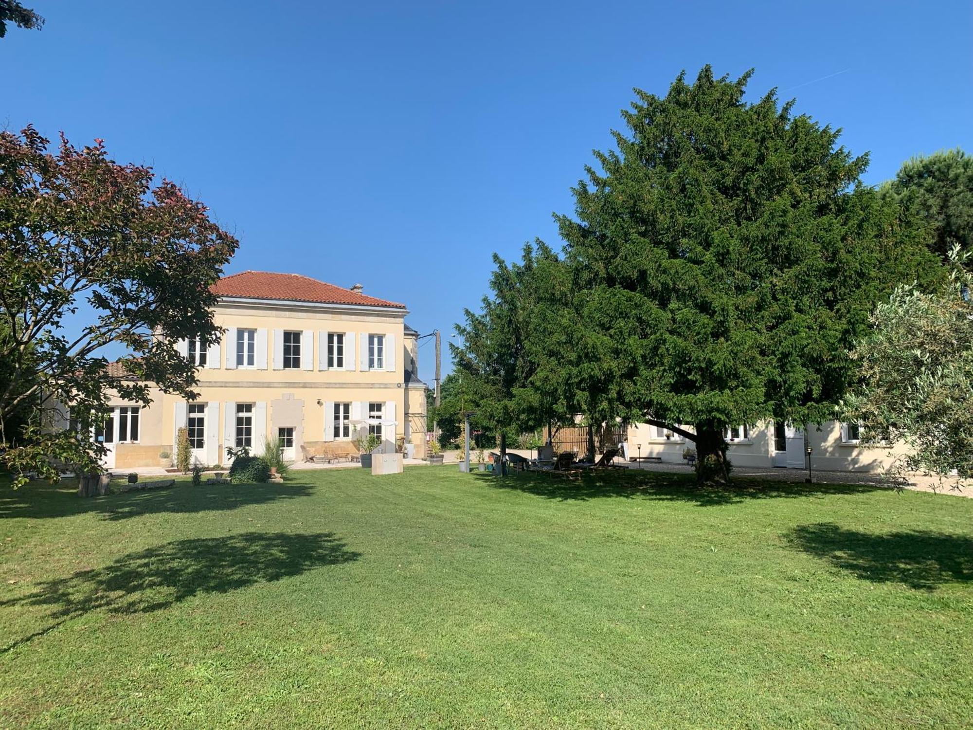 Ambares-et-Lagrave Batisse En Pierre XVII Siecle 115 M² Avec Terrasse 빌라 외부 사진