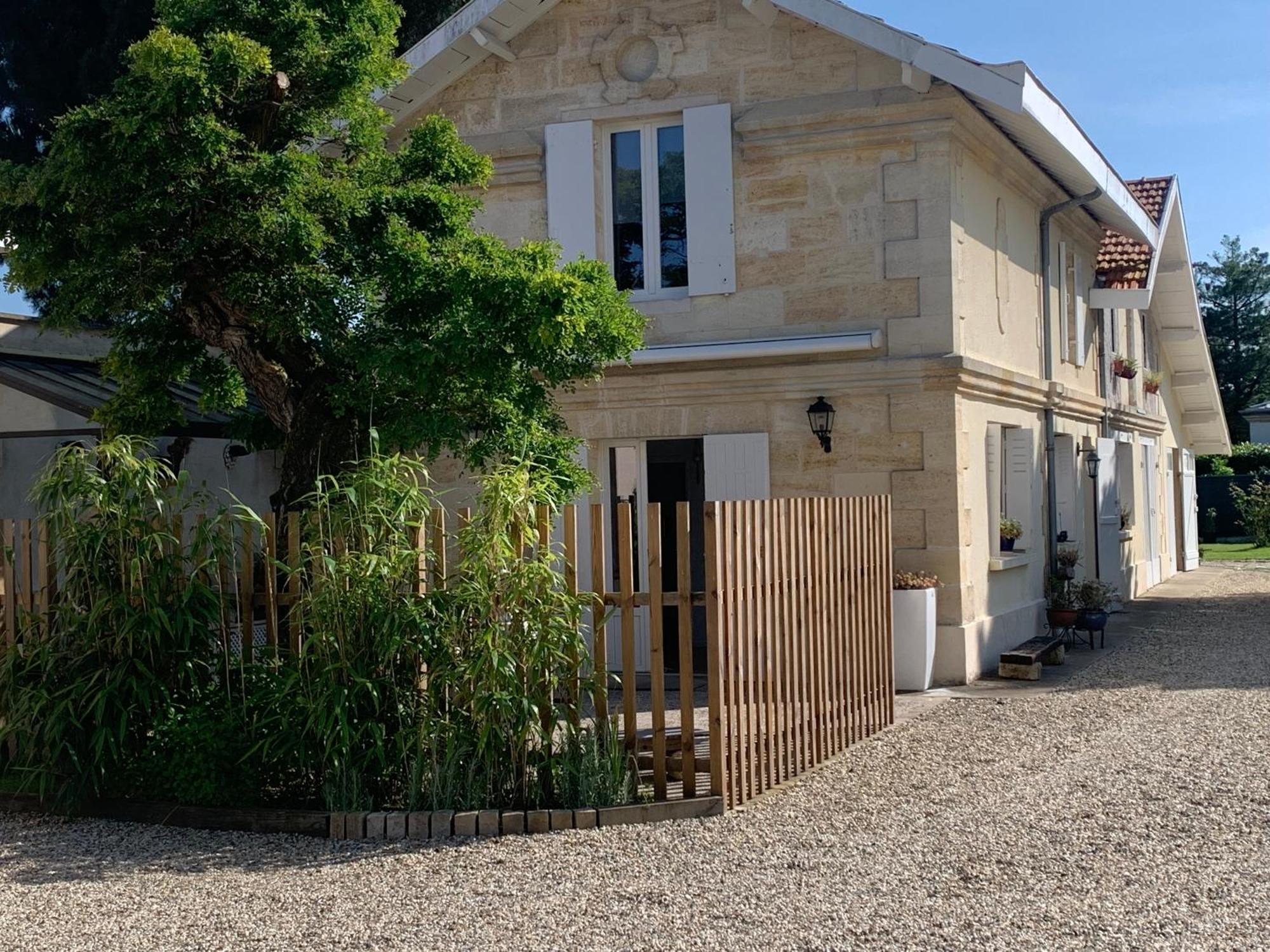 Ambares-et-Lagrave Batisse En Pierre XVII Siecle 115 M² Avec Terrasse 빌라 외부 사진