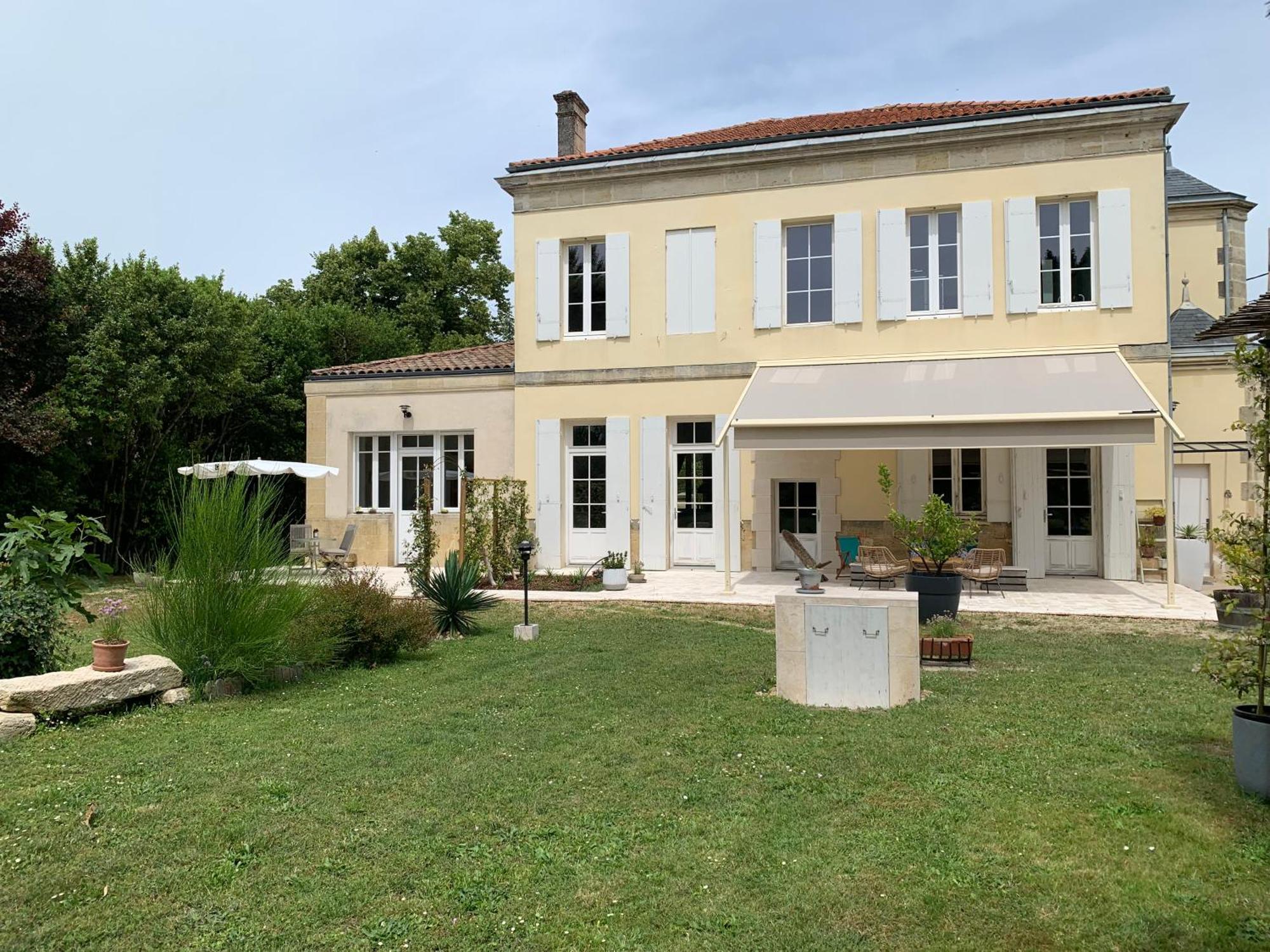 Ambares-et-Lagrave Batisse En Pierre XVII Siecle 115 M² Avec Terrasse 빌라 외부 사진